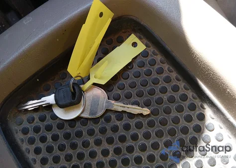 2004 Chevrolet Tahoe Lt from USA, damaged, VIN 1GNEK13Z14R197124